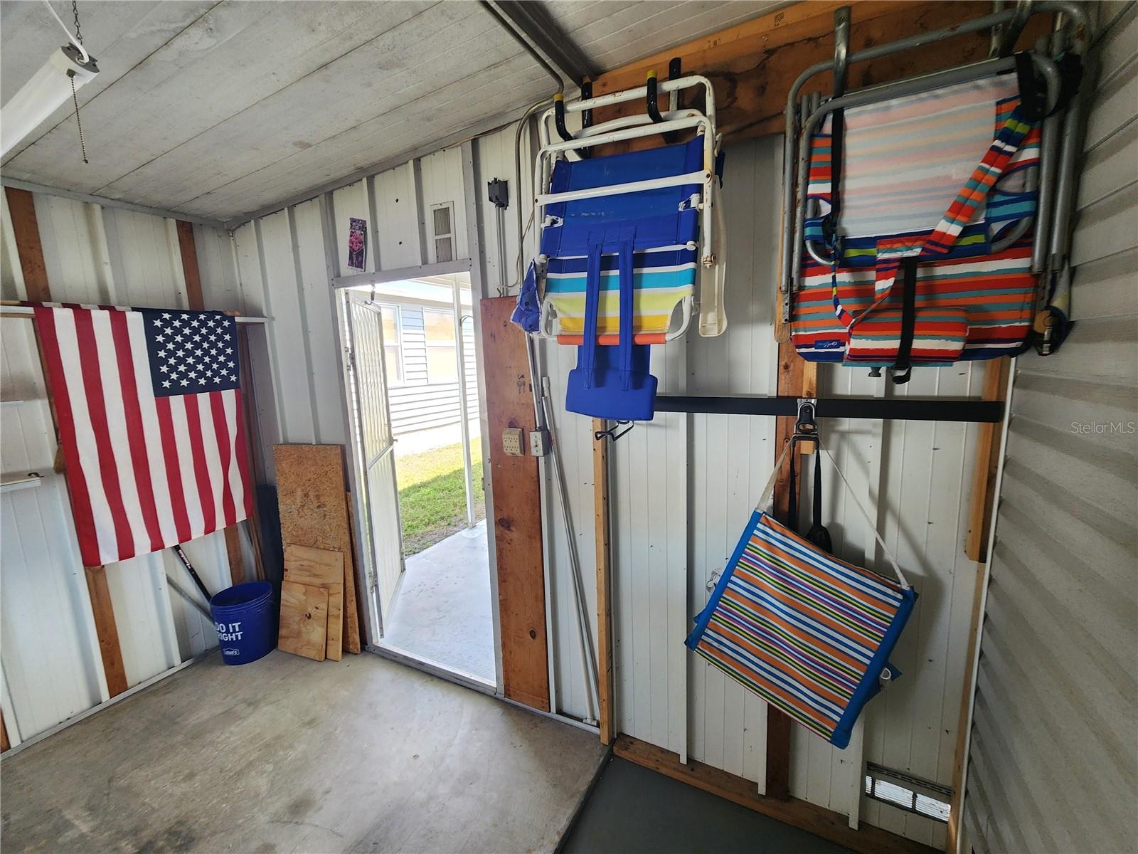 PALM LAKE ESTATES - Residential