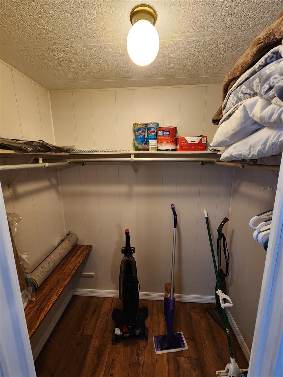 PALM LAKE ESTATES - Residential