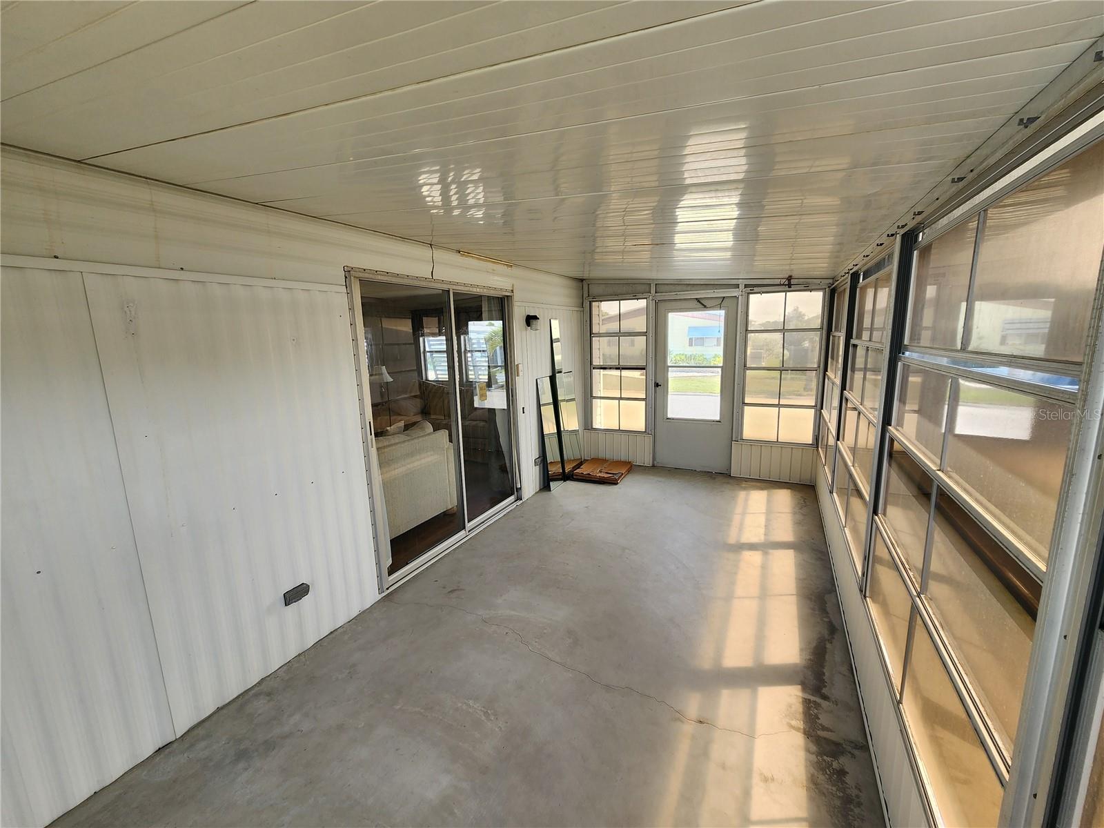 PALM LAKE ESTATES - Residential