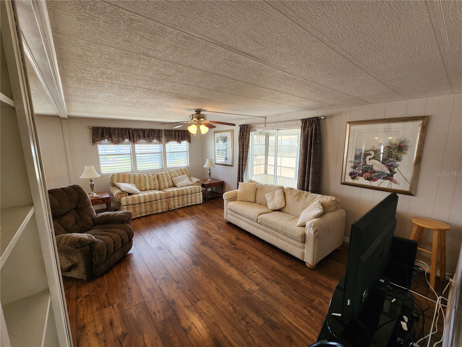 PALM LAKE ESTATES - Residential