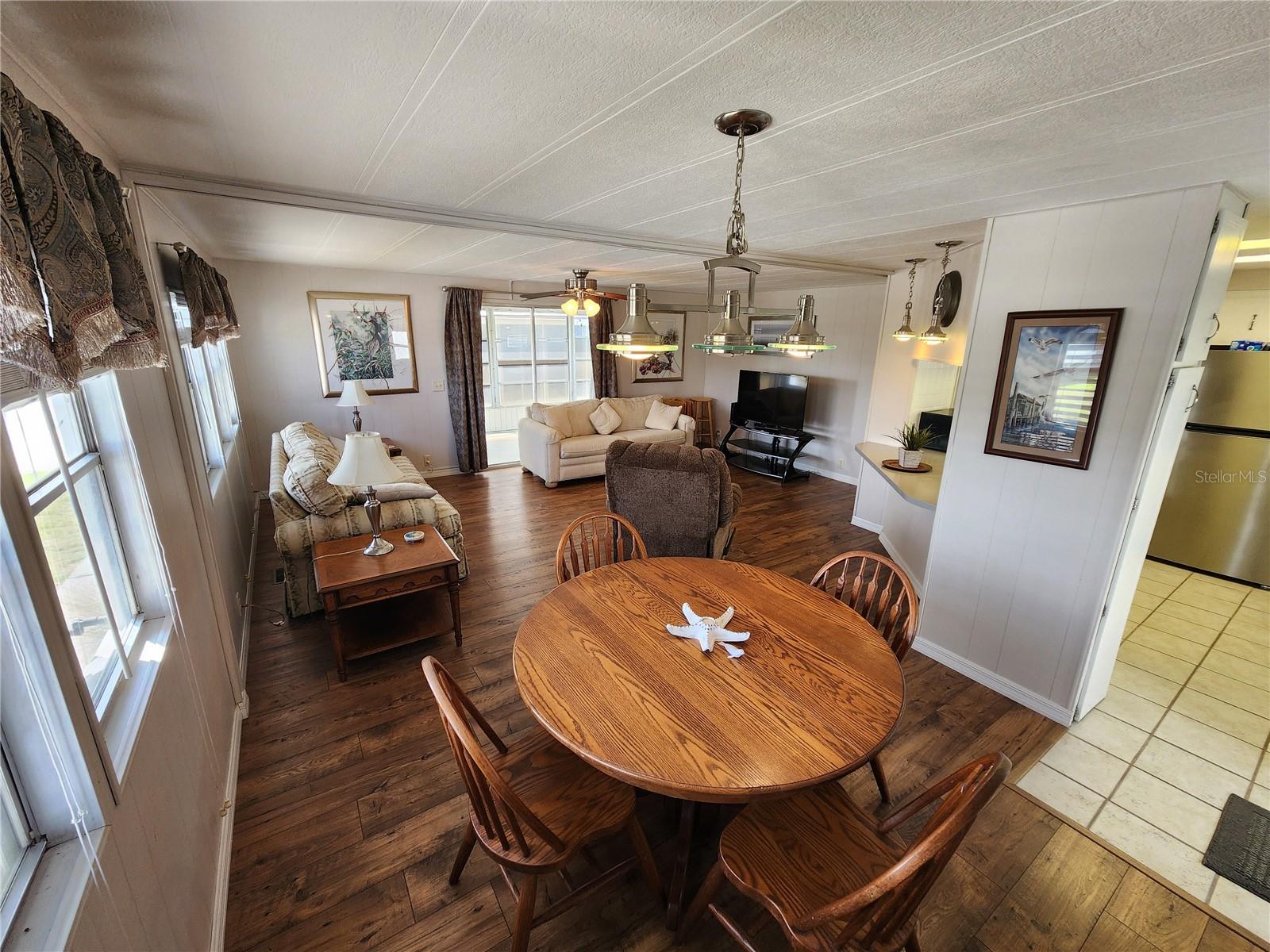 PALM LAKE ESTATES - Residential