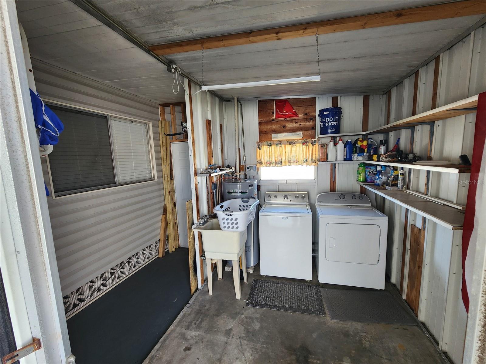 PALM LAKE ESTATES - Residential