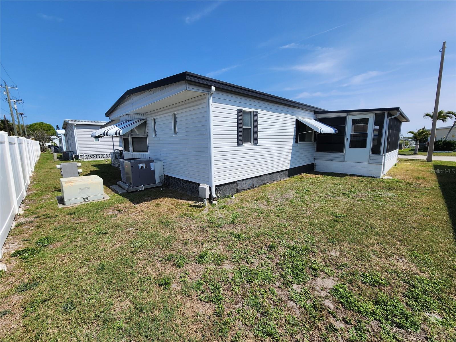 PALM LAKE ESTATES - Residential