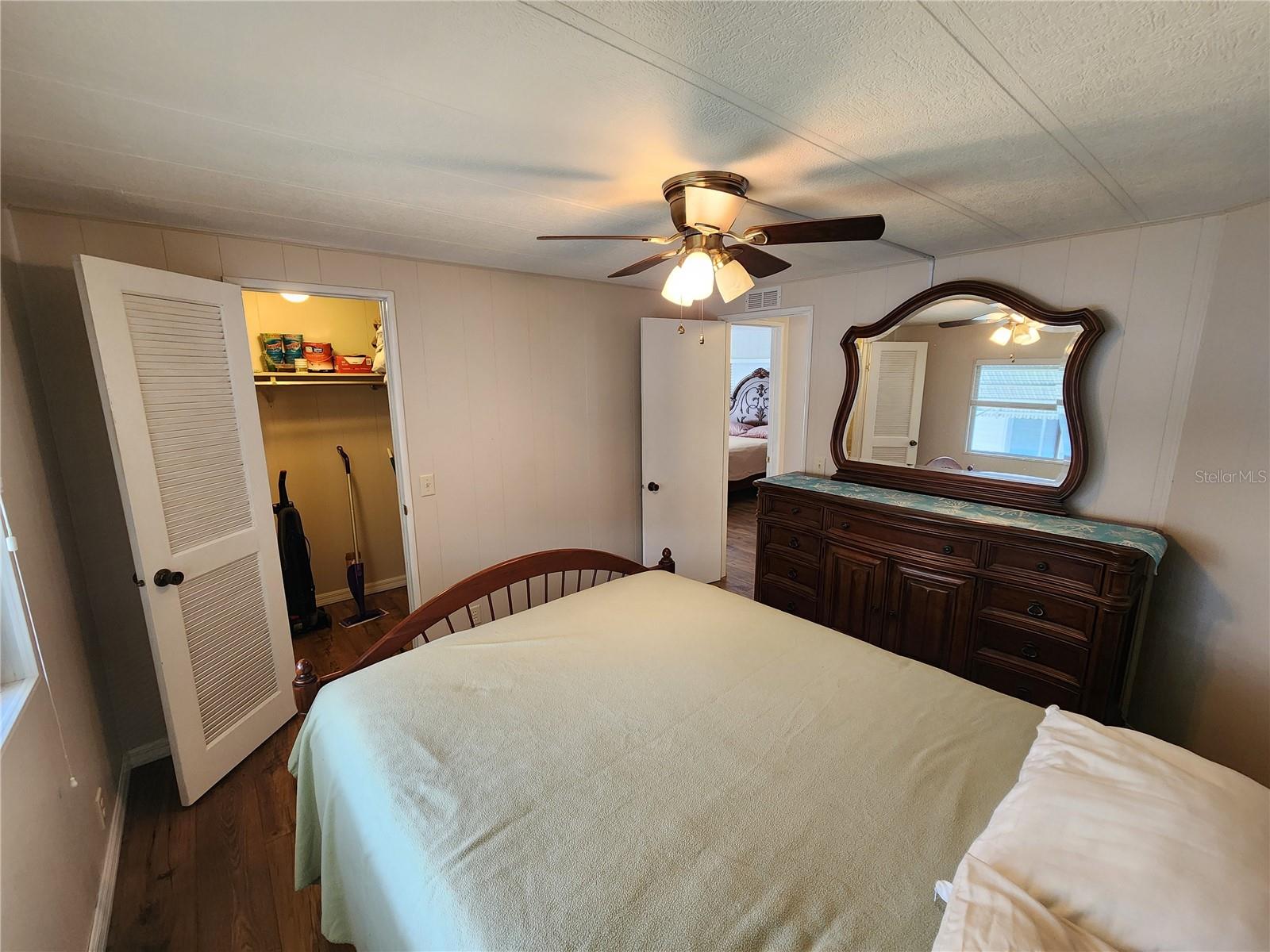 PALM LAKE ESTATES - Residential