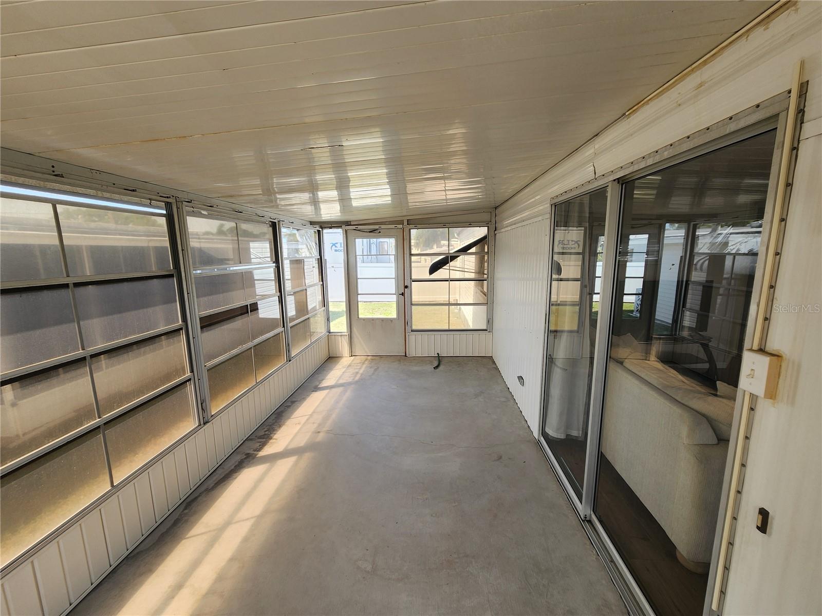 PALM LAKE ESTATES - Residential