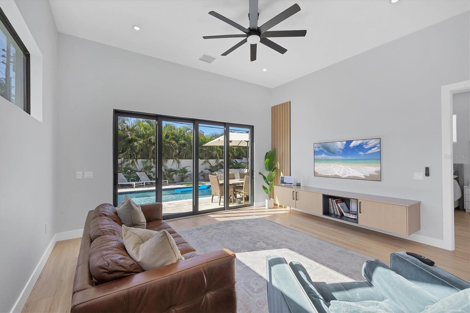 LONG MEADOW - Residential