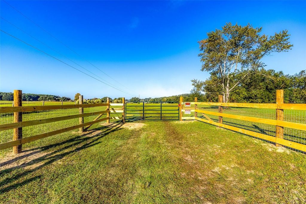 Photo of 15530 SE 47th Avenue, Summerfield, FL 34491 (MLS # G5103642)