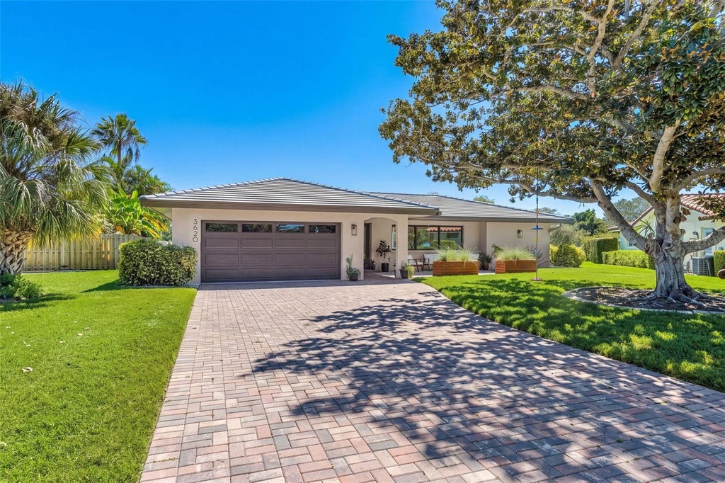 Photo of 3620 Pembrook Dr, Sarasota, FL 34239 (MLS # A4708061)