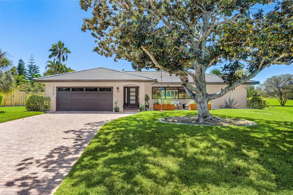 Photo of 3620 Pembrook Dr, Sarasota, FL 34239 (MLS # A4708061)
