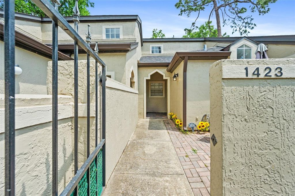 Photo of 1423 Farrindon Circle, Lake Mary, FL 32746 (MLS # O6404818)