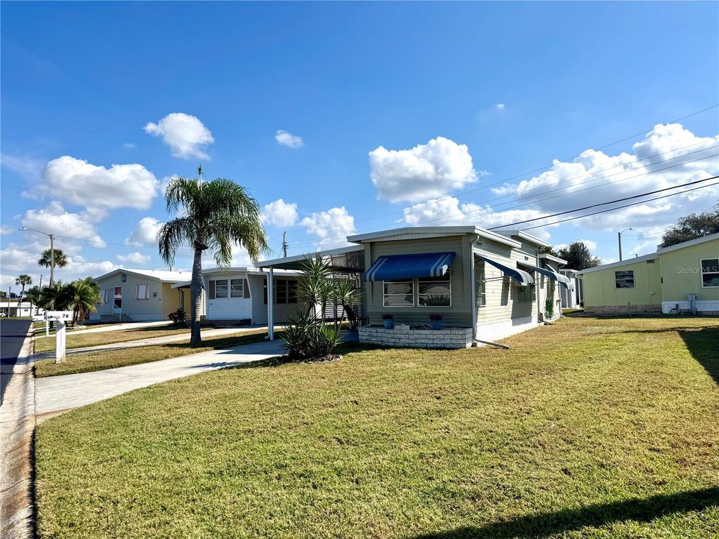 Photo of 78 Leisure Way, Palmetto, FL 34221 (MLS # A4672647)