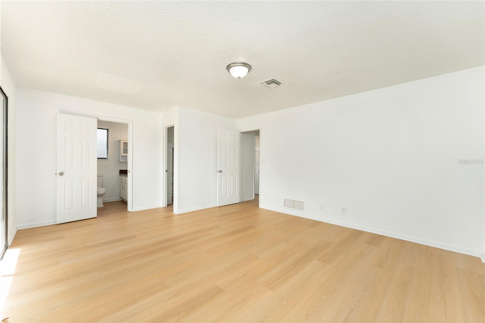 KENSINGTON COURT - Residential