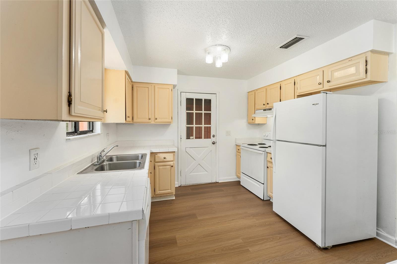 KENSINGTON COURT - Residential