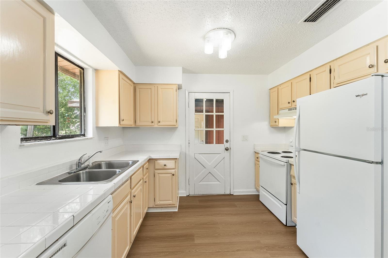 KENSINGTON COURT - Residential