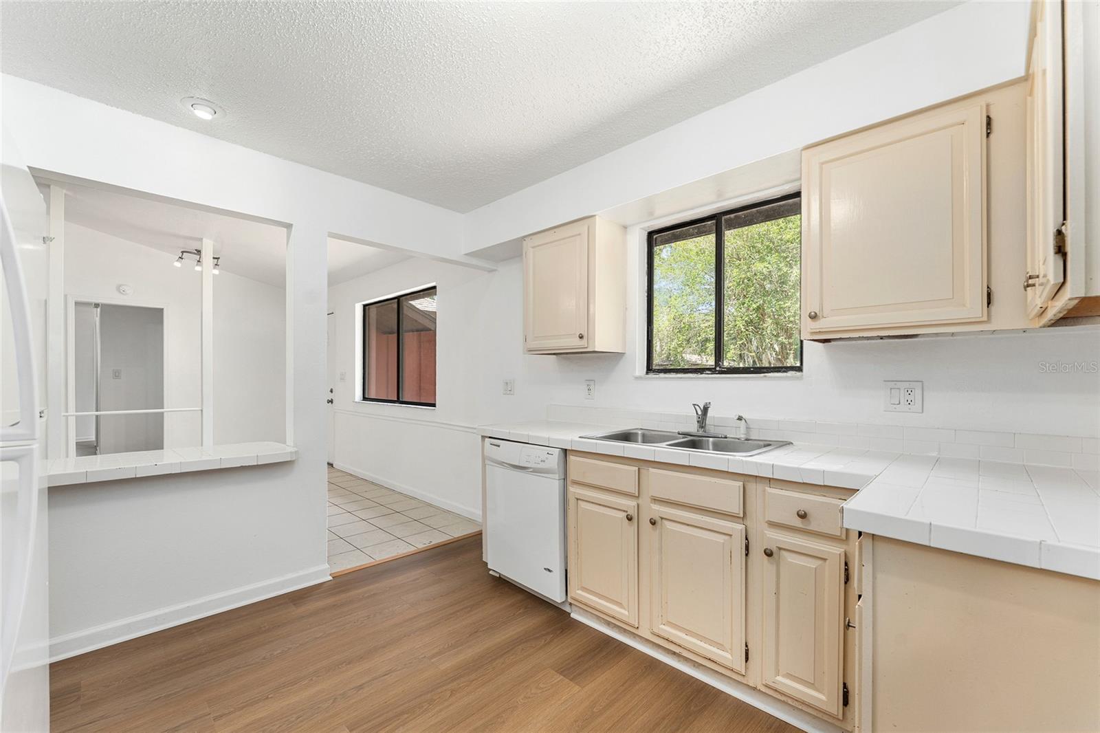 KENSINGTON COURT - Residential