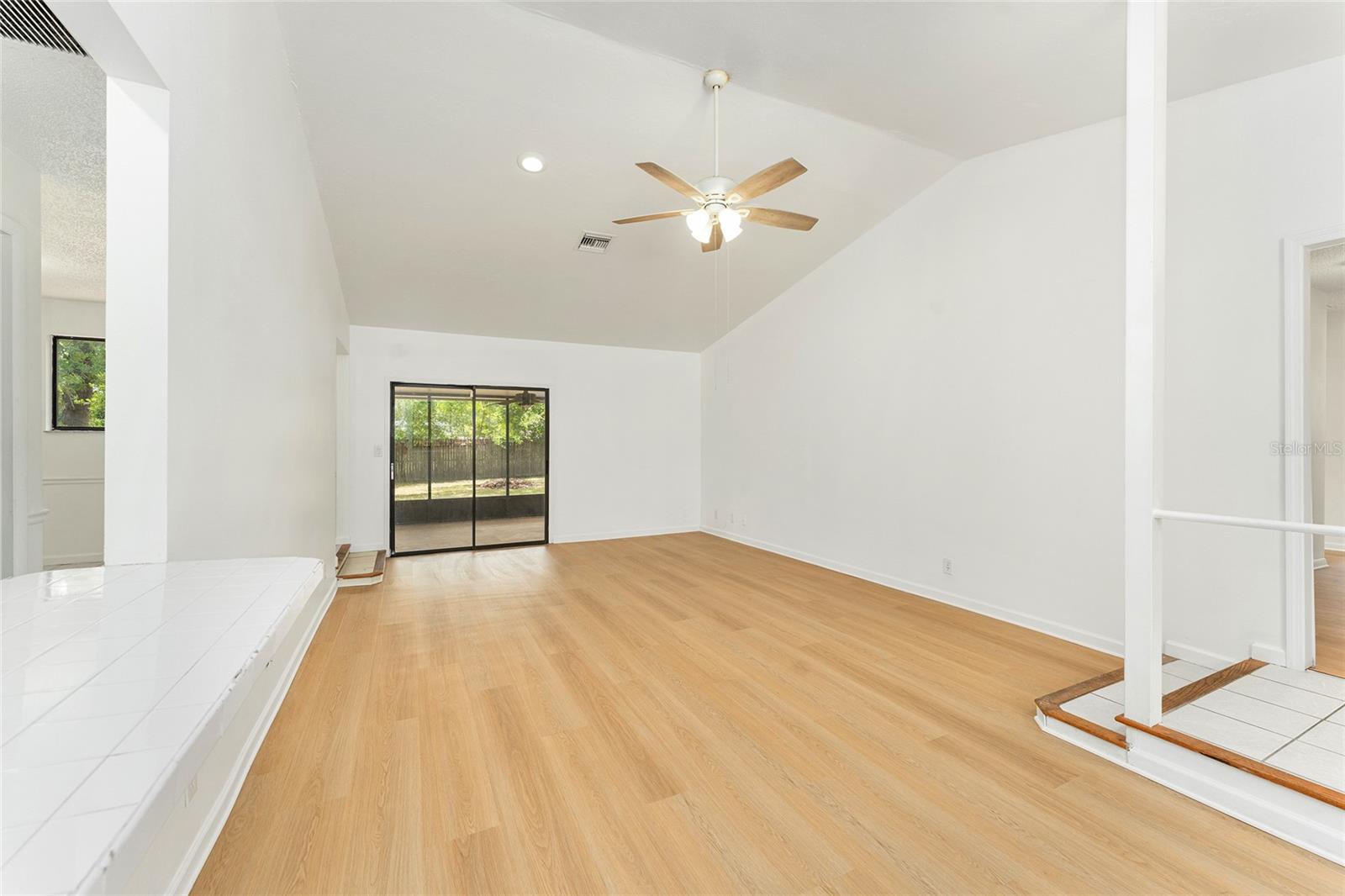 KENSINGTON COURT - Residential