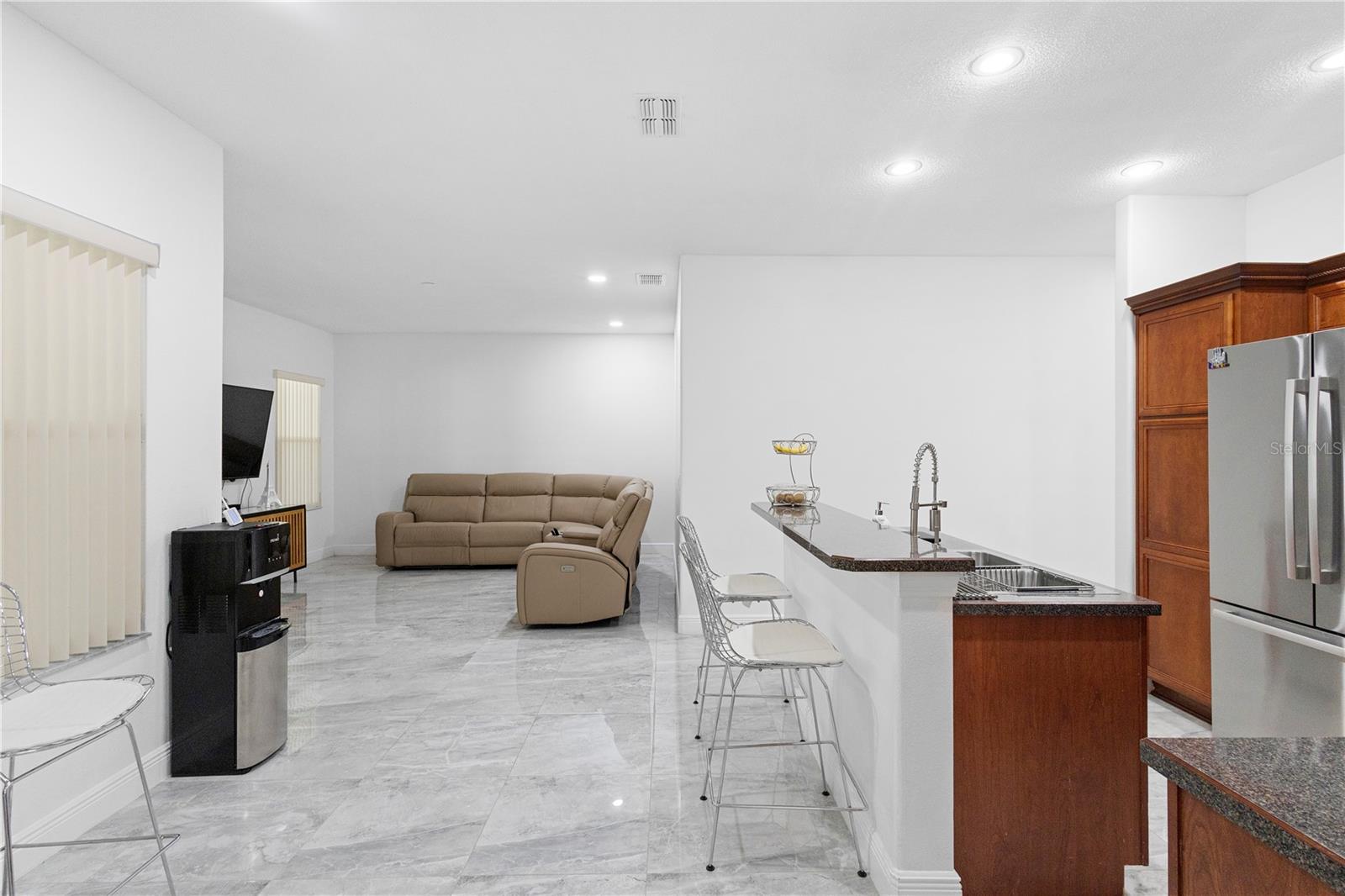 686 COTULLA DRIVE