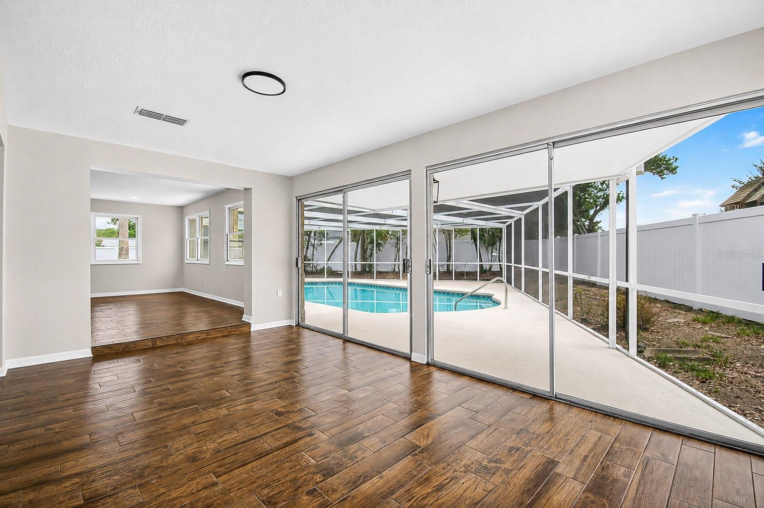 SPRING HILL - Residential