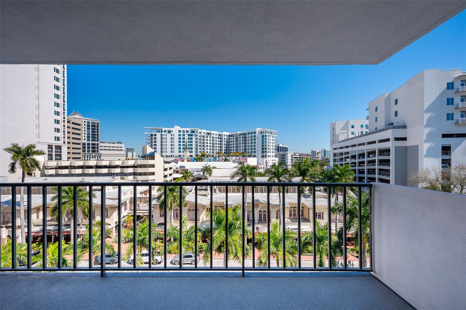 DOLPHIN TOWER - Residential