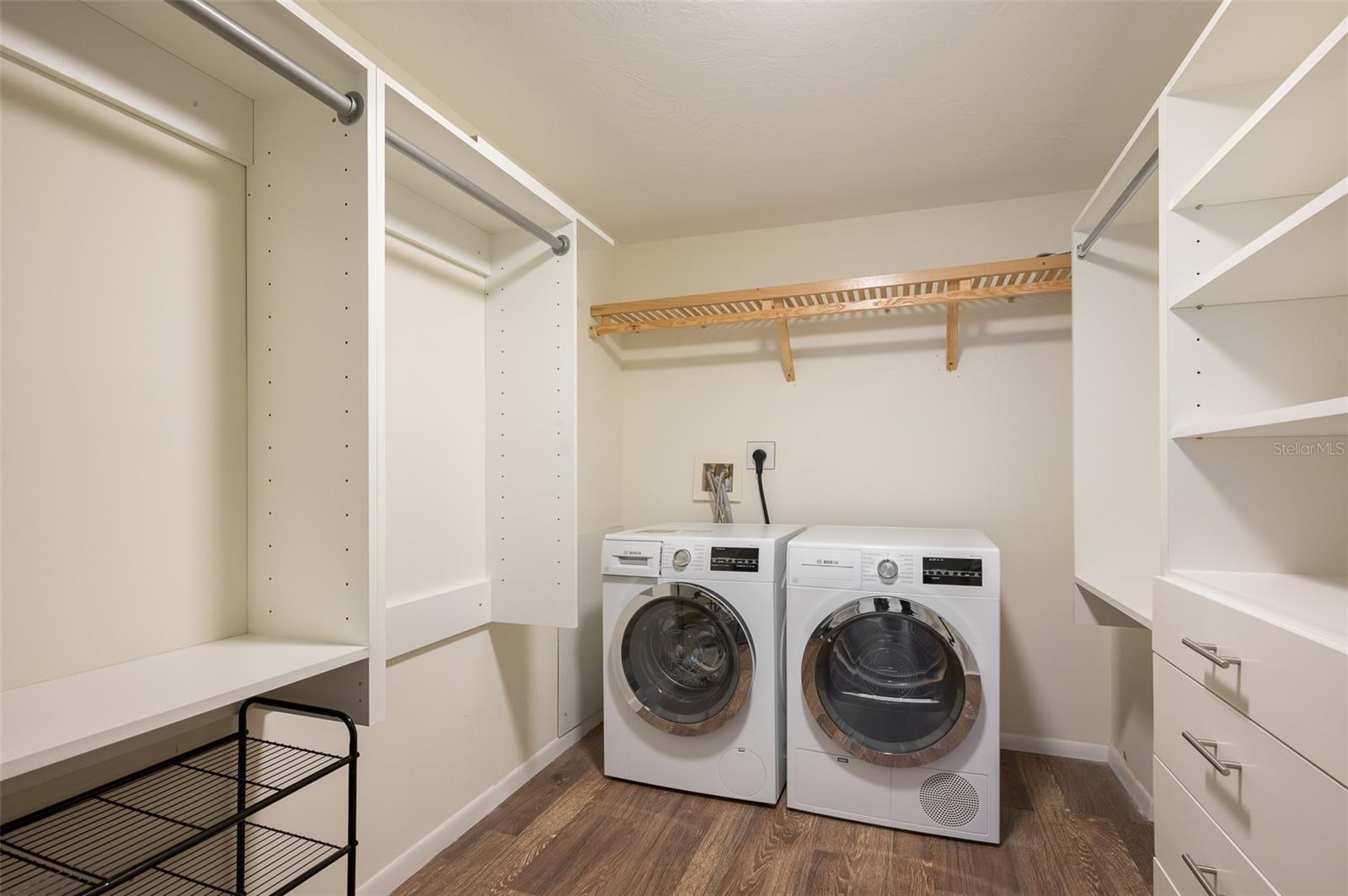 DOLPHIN TOWER - Residential