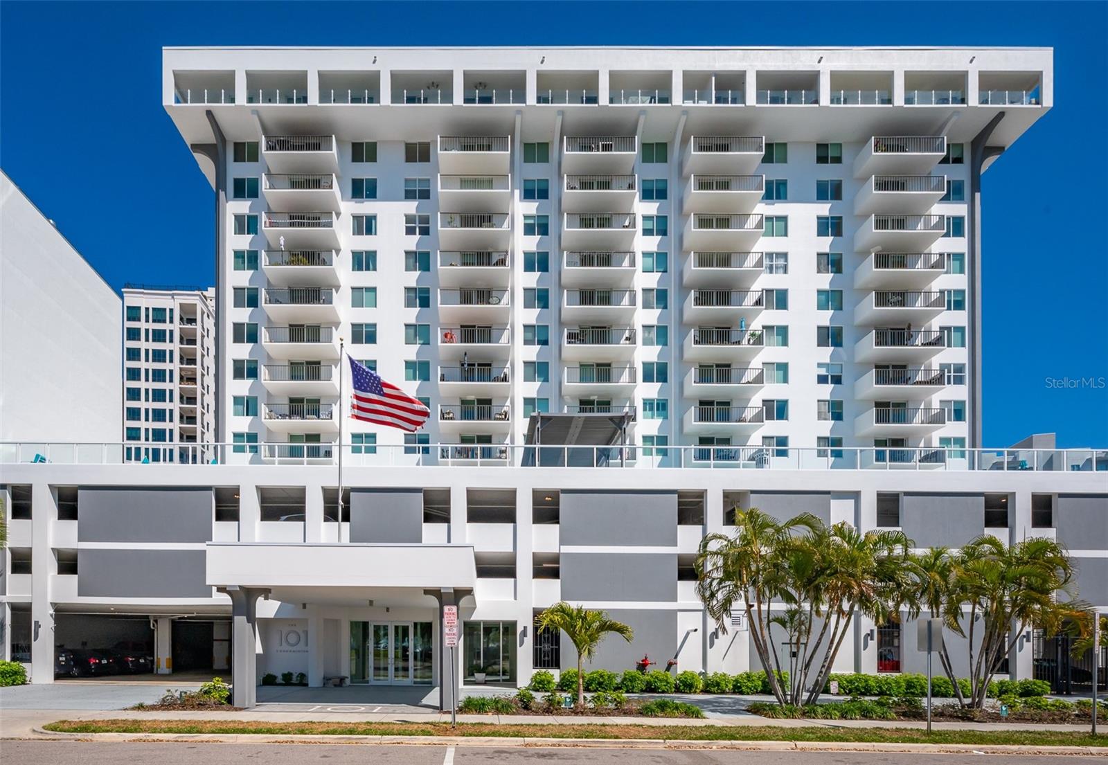 DOLPHIN TOWER - Residential