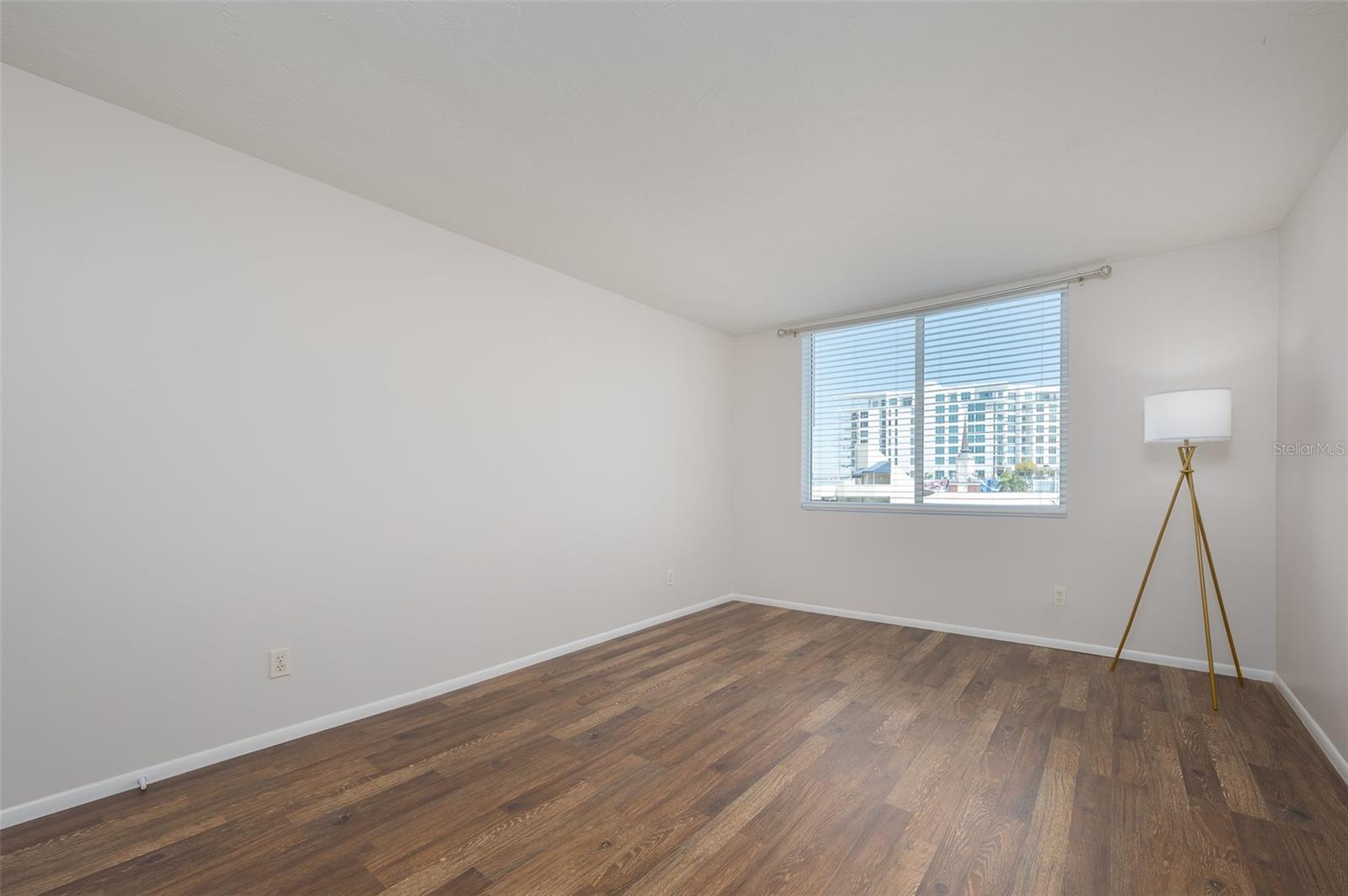 DOLPHIN TOWER - Residential