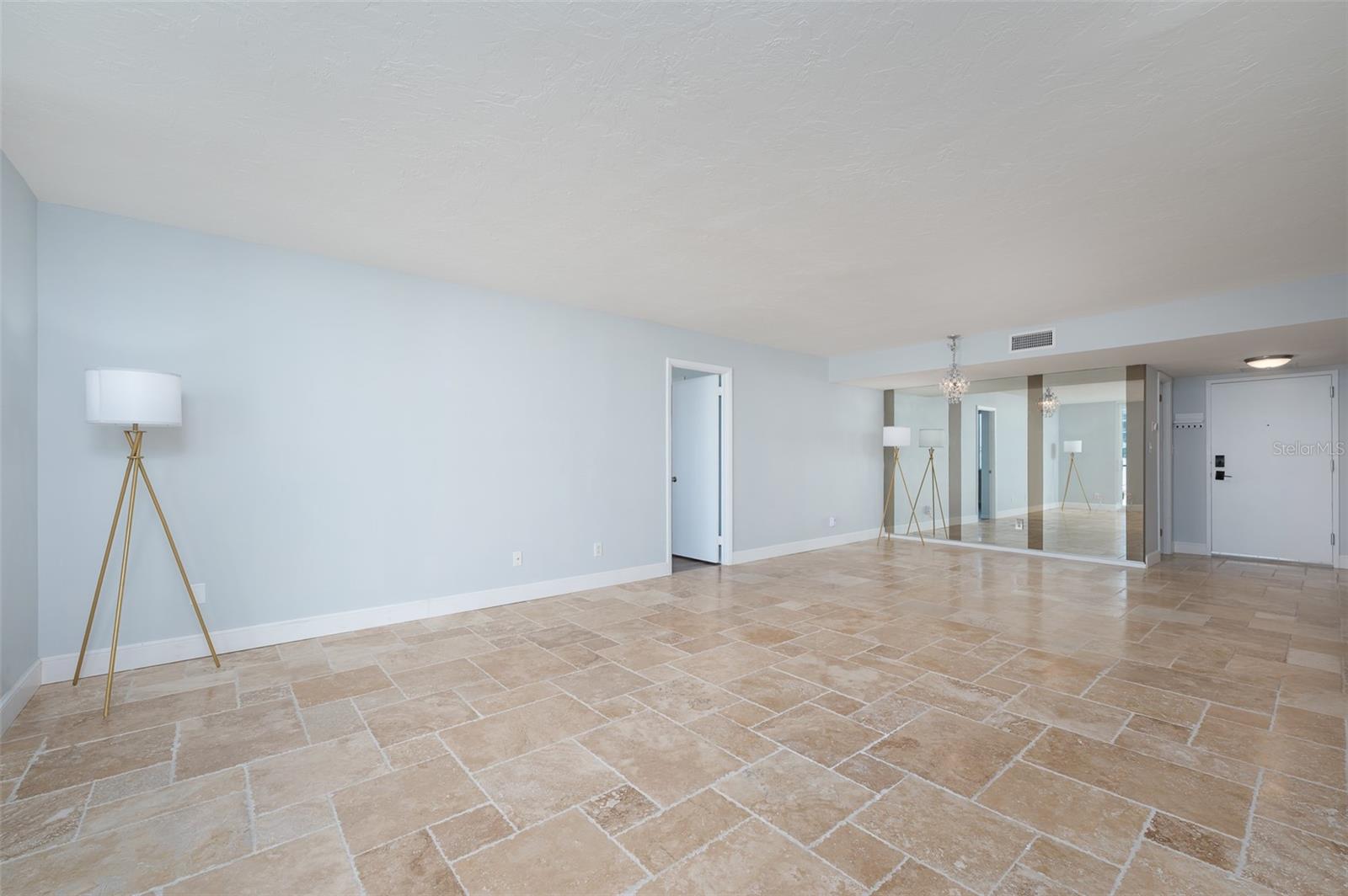 DOLPHIN TOWER - Residential