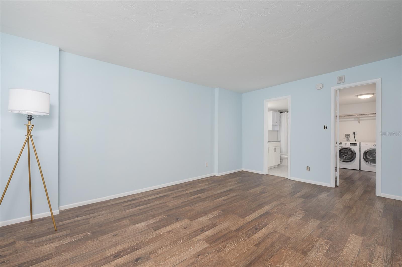 DOLPHIN TOWER - Residential