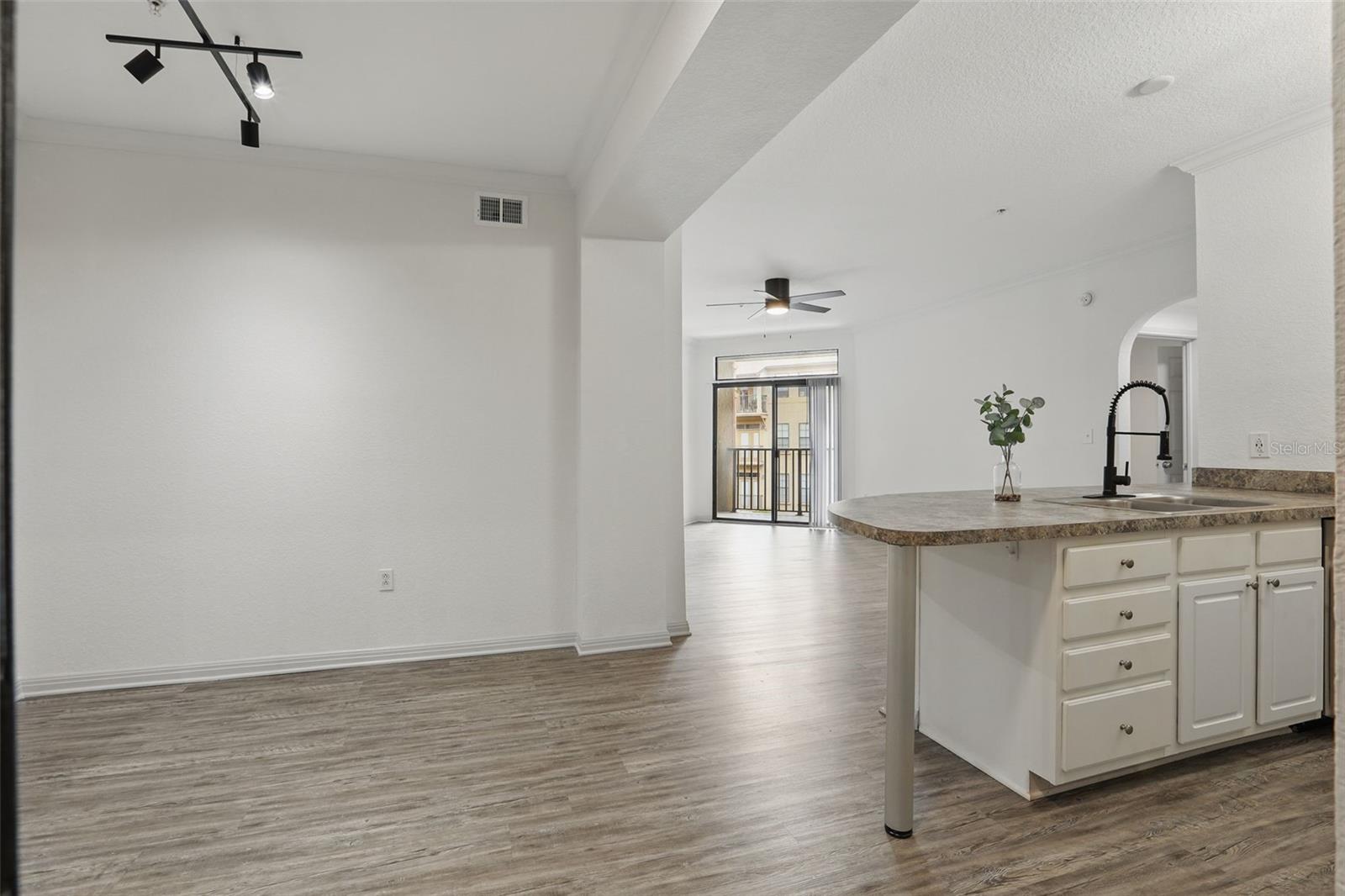 911 N ORANGE AVENUE 409