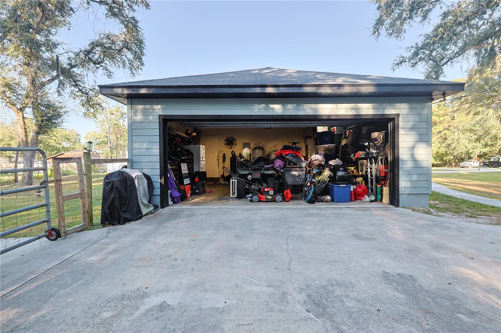 HOLLY BROOK - Residential