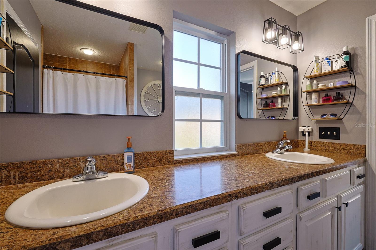 HOLLY BROOK - Residential