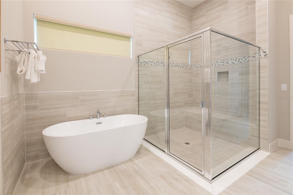 REUNION WEST FAIRWAYS 17 & 18 REPLAT PB 25 PGS 71- - Residential