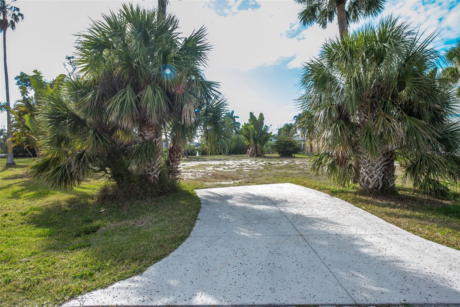 SOUTH WIND HARBOR - Land