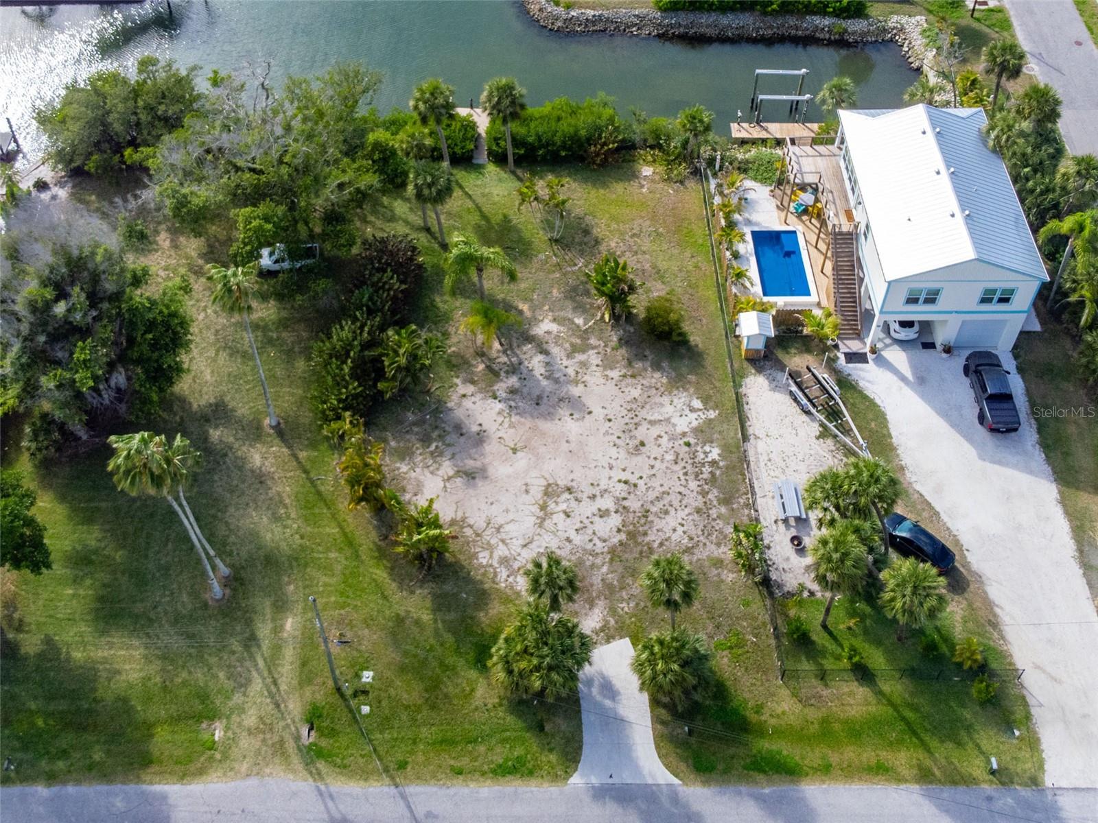 SOUTH WIND HARBOR - Land