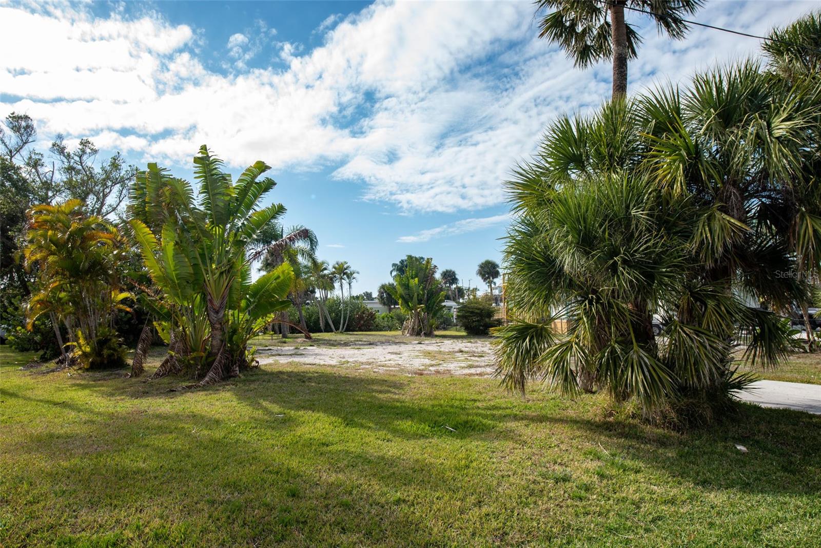 SOUTH WIND HARBOR - Land