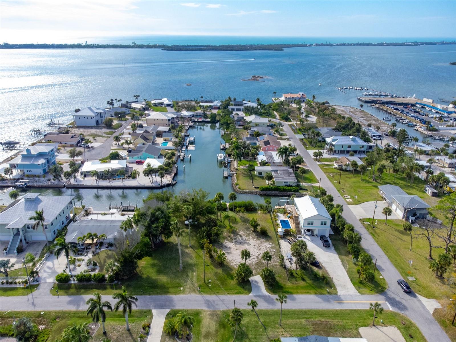 SOUTH WIND HARBOR - Land