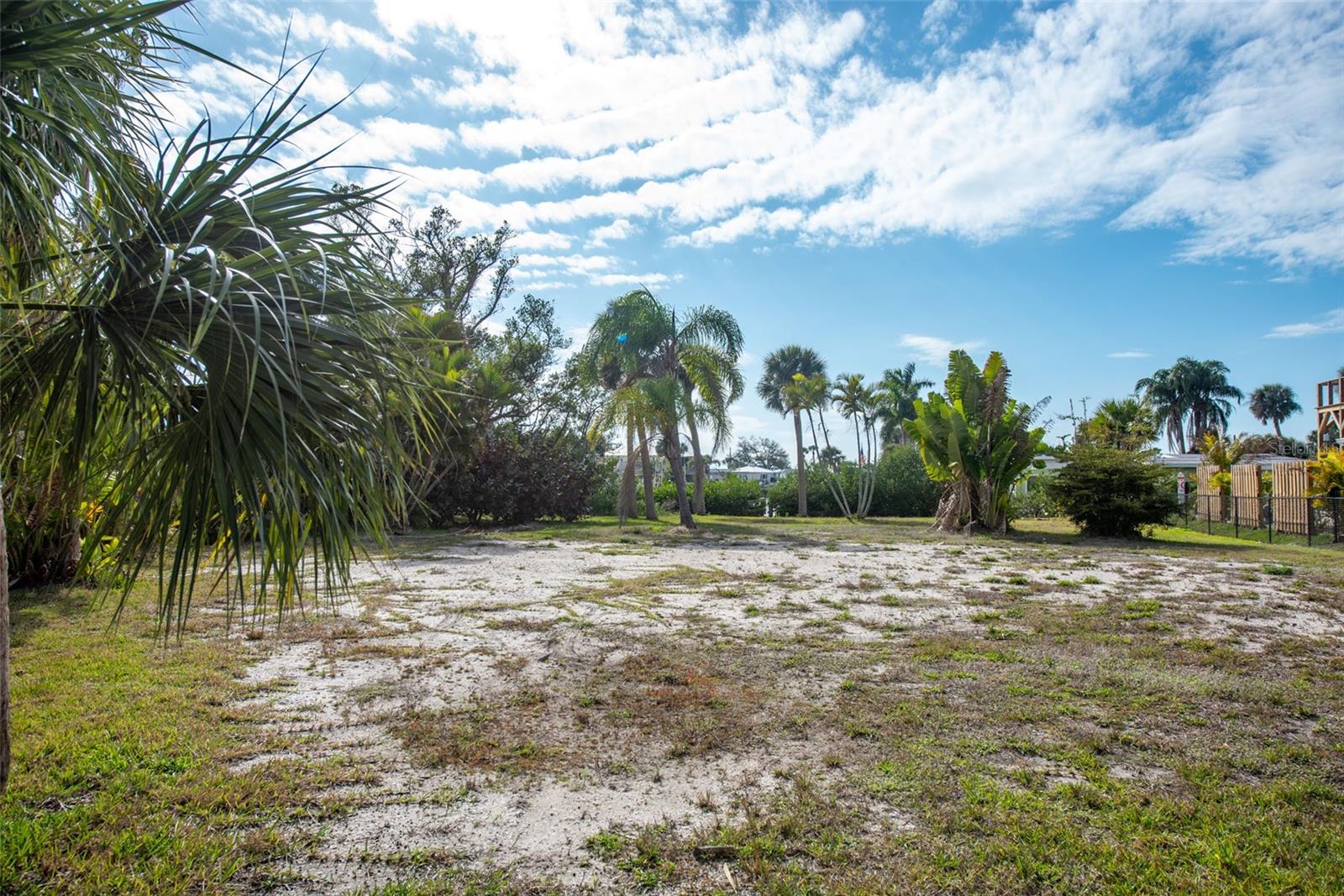 SOUTH WIND HARBOR - Land