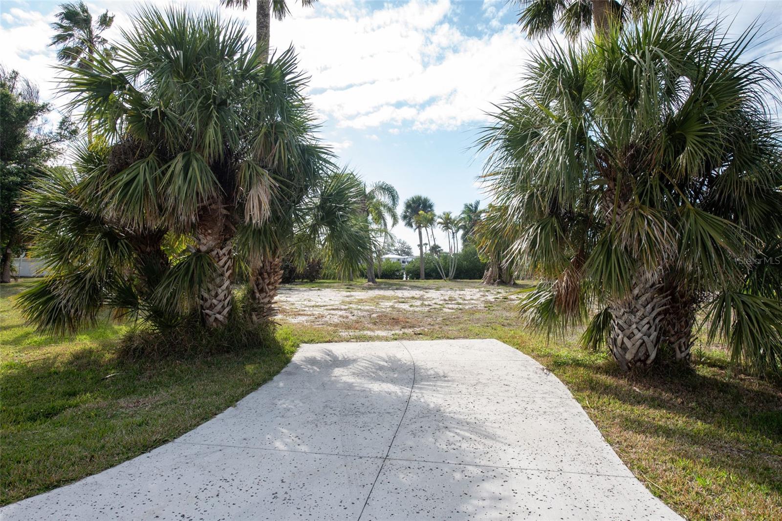 SOUTH WIND HARBOR - Land