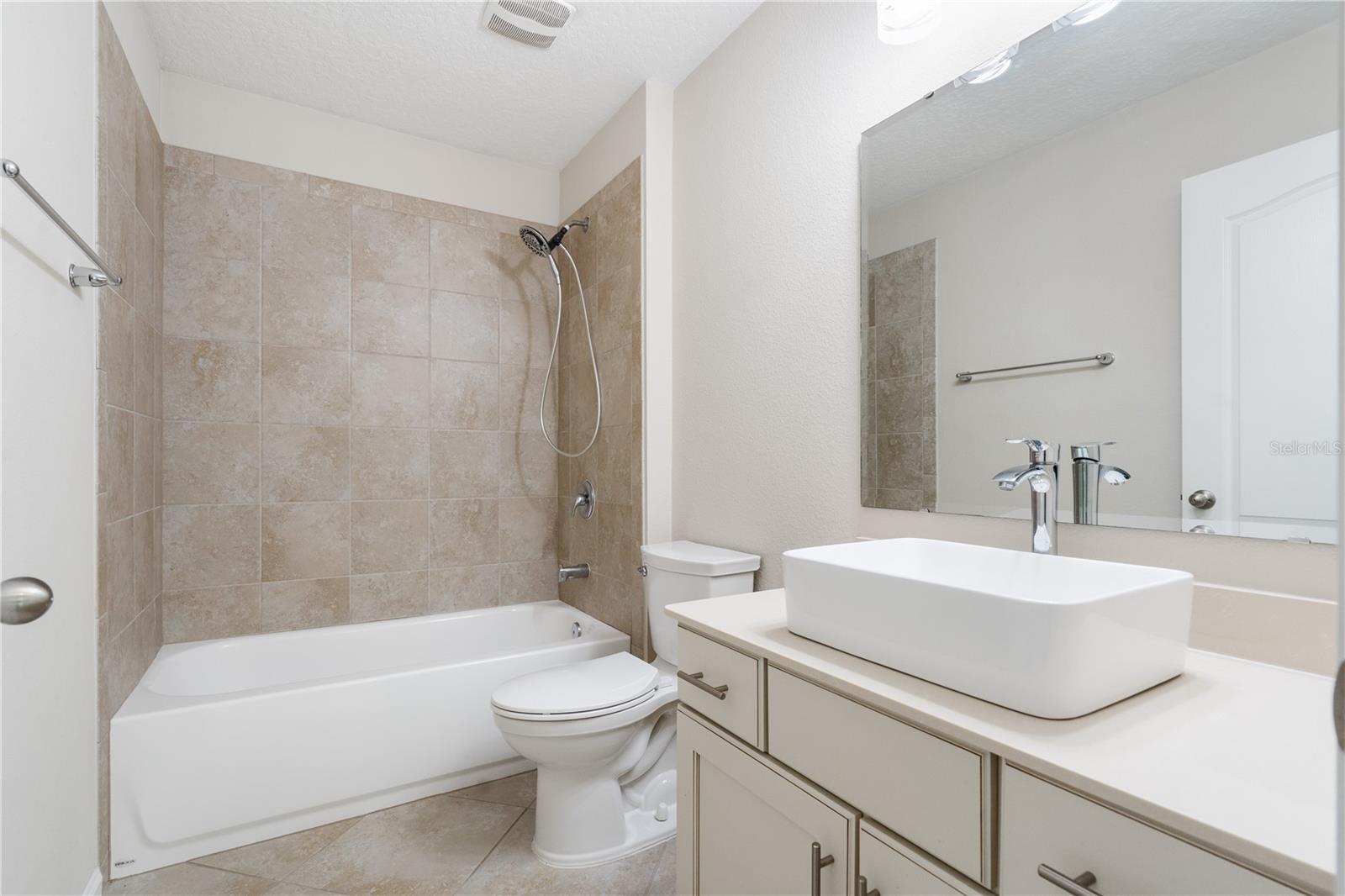 HIDDEN LAKES - Residential