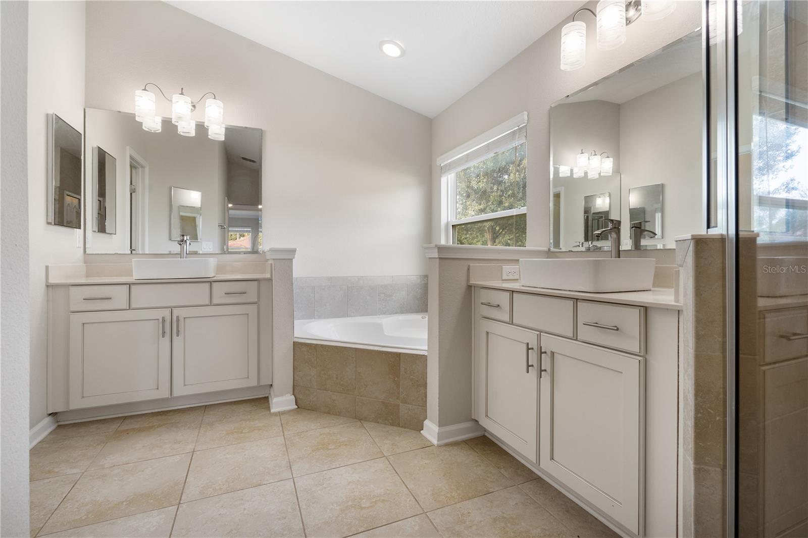 HIDDEN LAKES - Residential