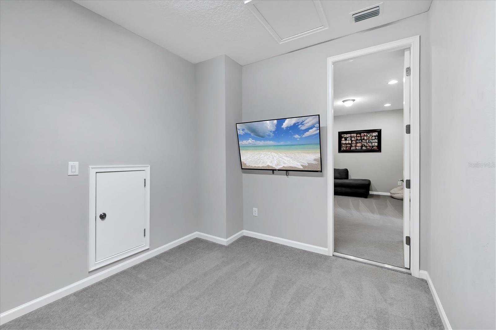 ENCLAVE/FRST LAKES - Residential