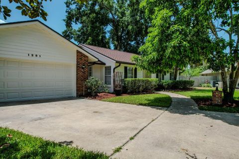 A home in LONGWOOD