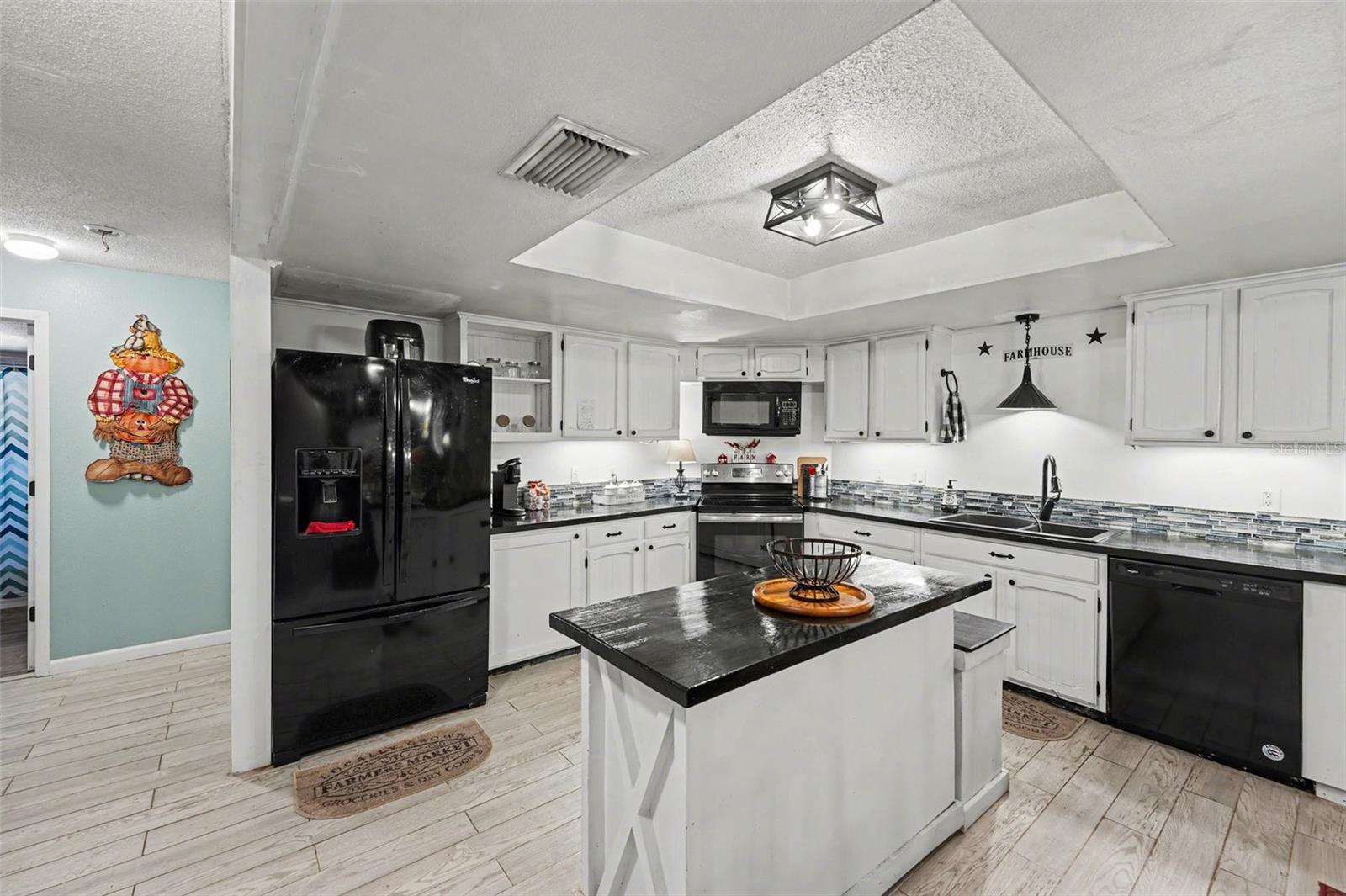 PINE LAKE - Residential