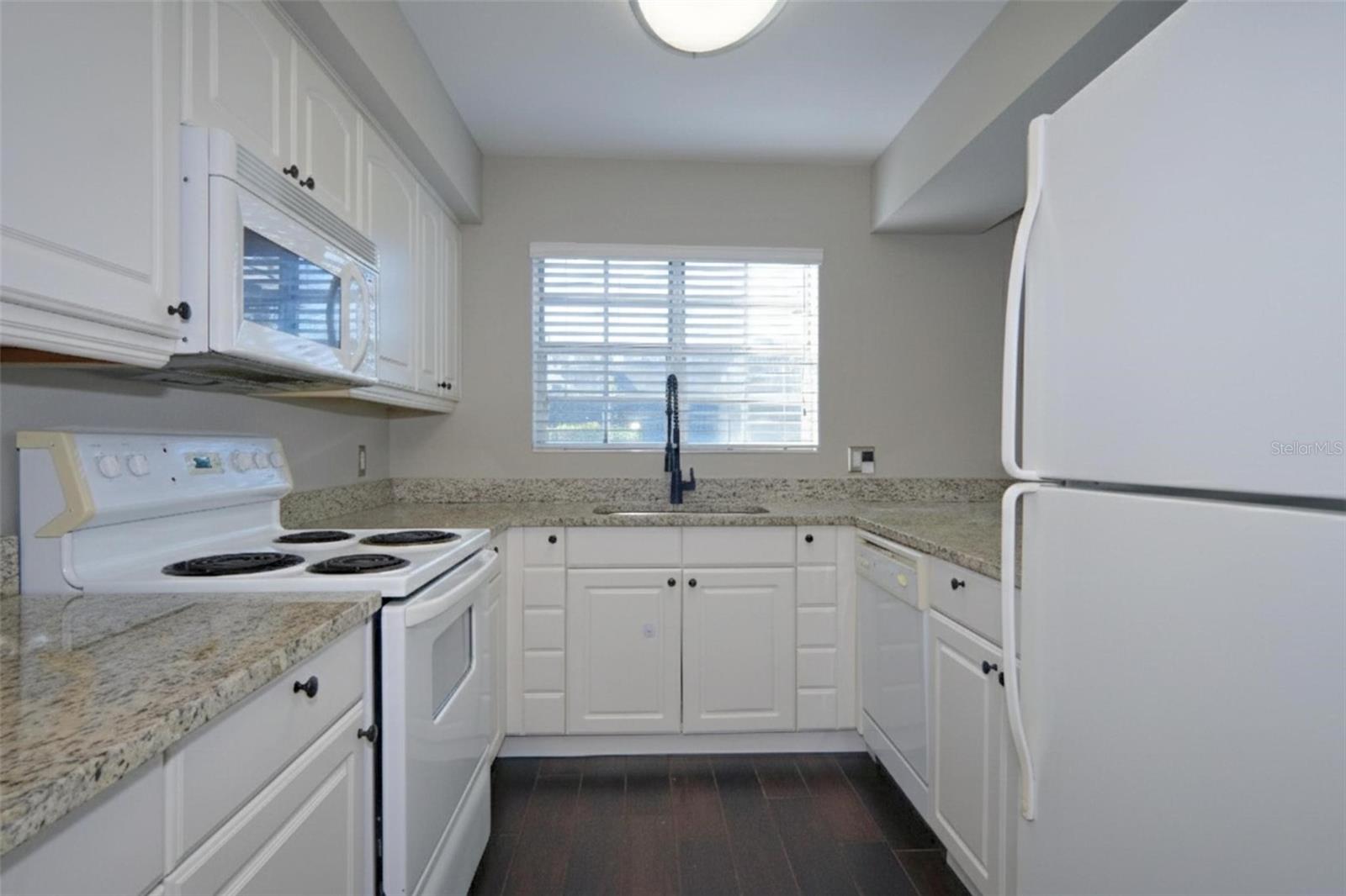 PINE GROVE CONDO AT BLOO - Residential