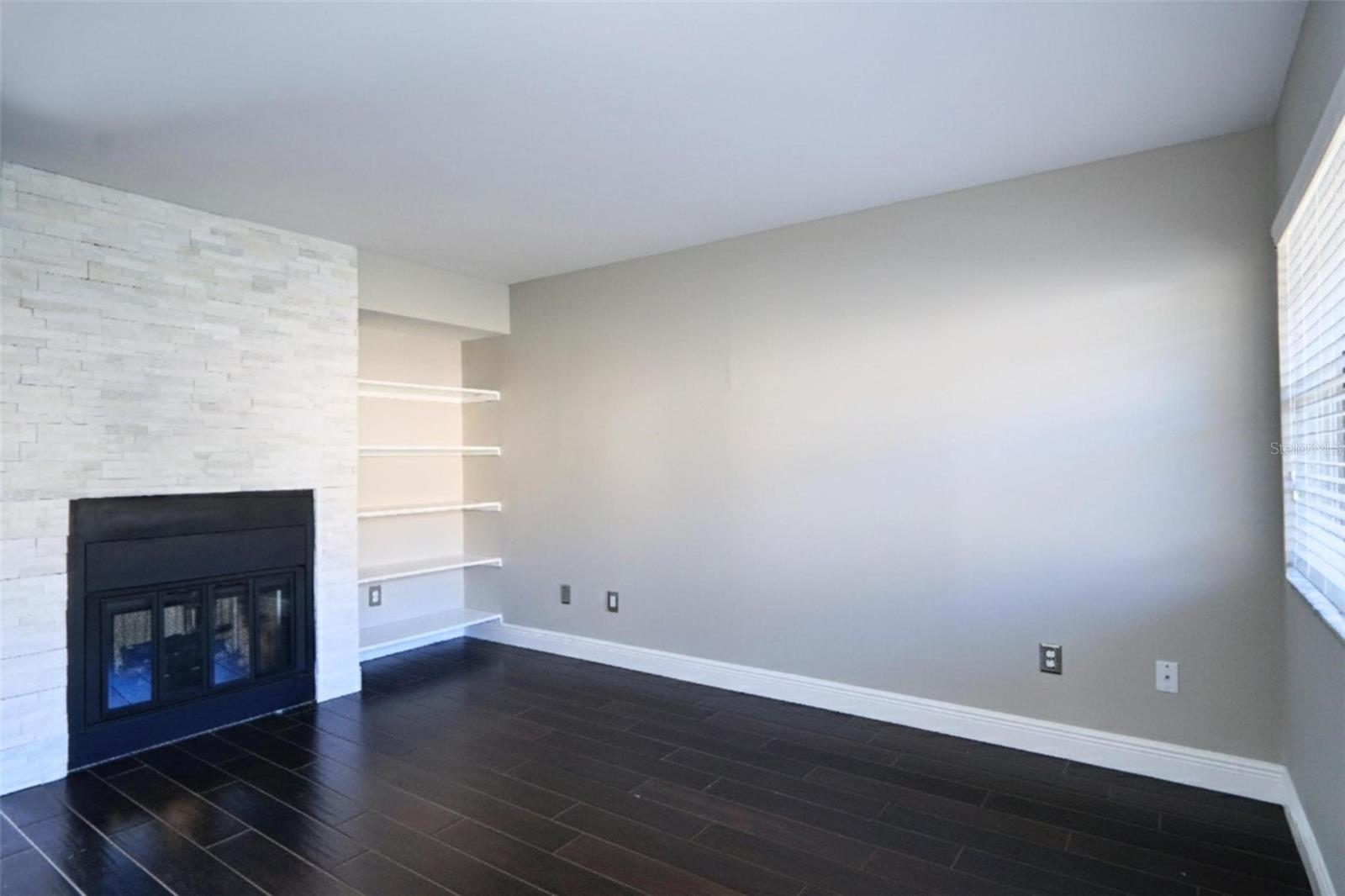 PINE GROVE CONDO AT BLOO - Residential