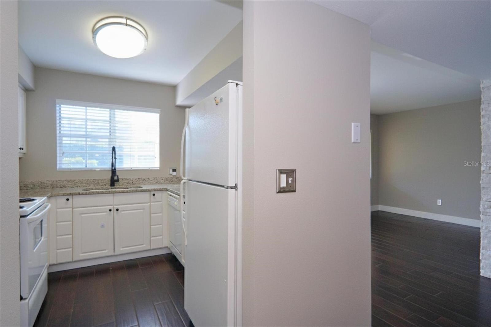 PINE GROVE CONDO AT BLOO - Residential