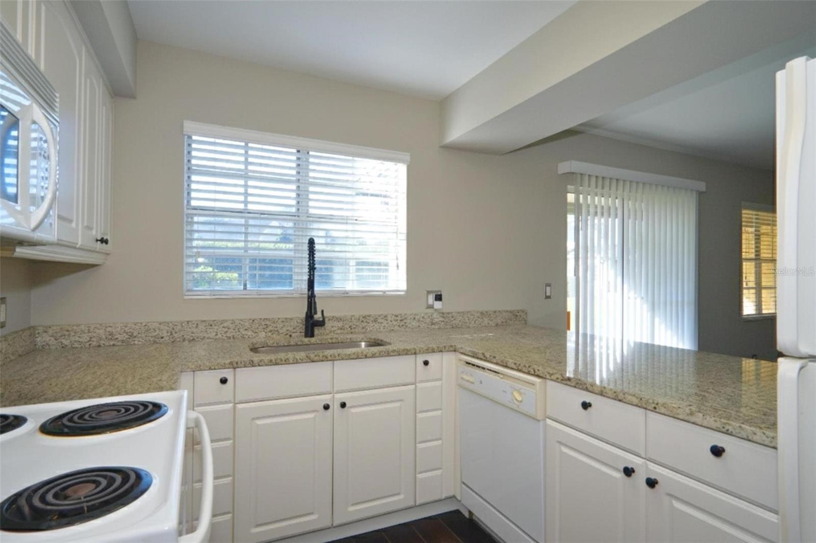 PINE GROVE CONDO AT BLOO - Residential