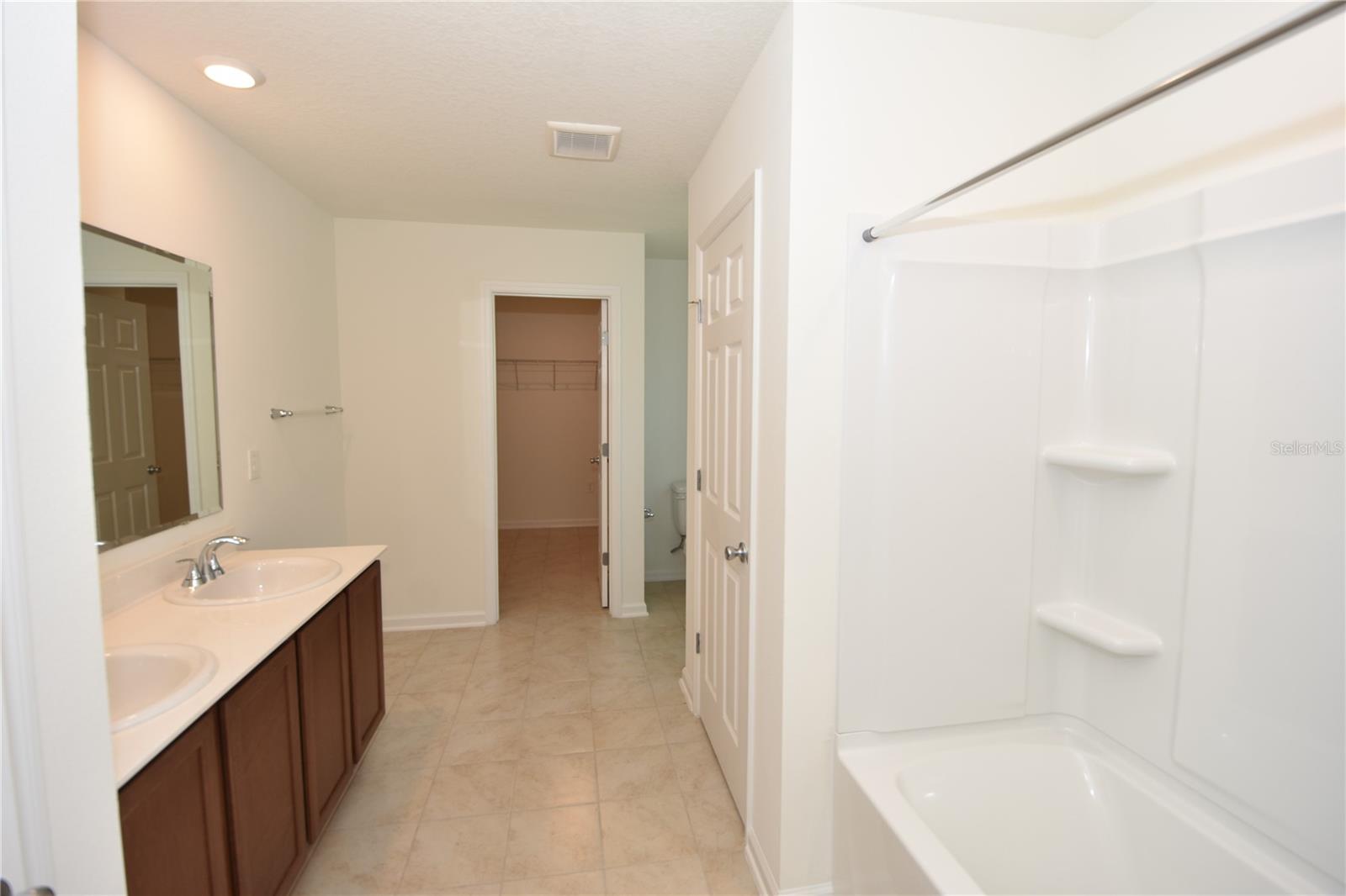 WHITEVIEW VILLAGE - Residential Lease