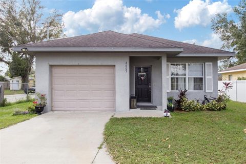 A home in PLANT CITY