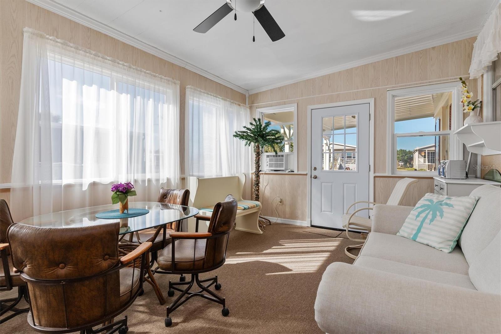 HOLIDAY MOBILE ESTATES - Residential